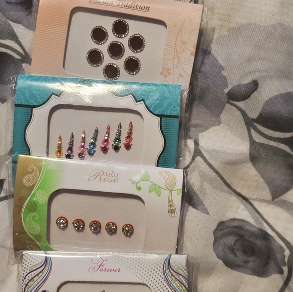 5 /$20 Indian Bindi - Picture 2 of 8